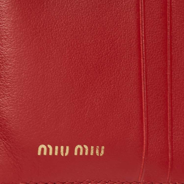 Pre Owned Miu Miu Red Croc Embossed Patent Leather Crystal Embellished Bifold Wallet
