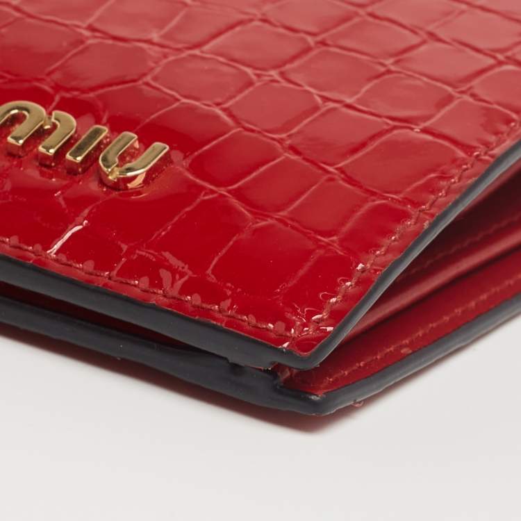 Pre Owned Miu Miu Red Croc Embossed Patent Leather Crystal Embellished Bifold Wallet