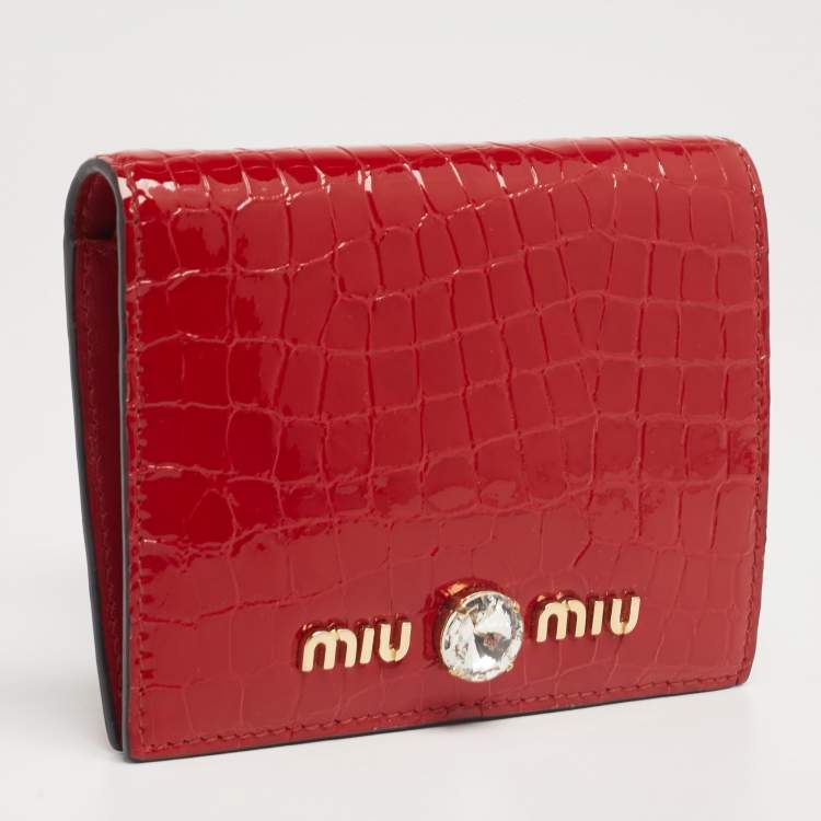 Pre Owned Miu Miu Red Croc Embossed Patent Leather Crystal Embellished Bifold Wallet