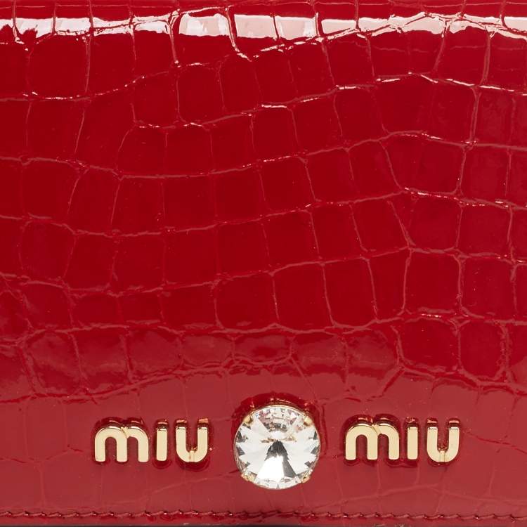Pre Owned Miu Miu Red Croc Embossed Patent Leather Crystal Embellished Bifold Wallet
