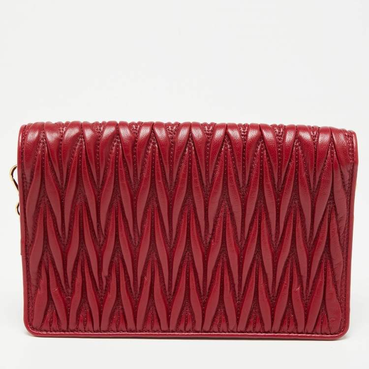 Pre Owned Miu Miu Red Matelassé Leather Flap Chain Clutch