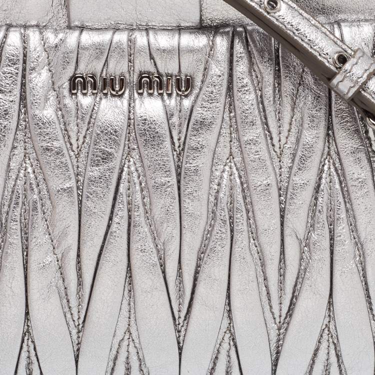 Pre Owned Miu Miu Metallic Silver Matelasse Leather Clutch
