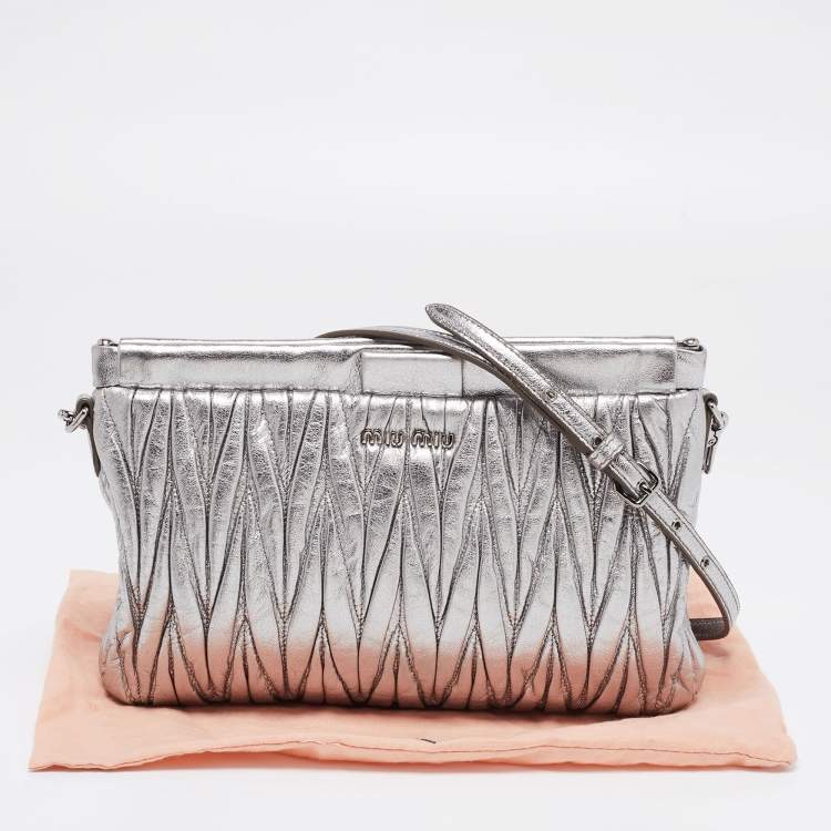 Pre Owned Miu Miu Metallic Silver Matelasse Leather Clutch
