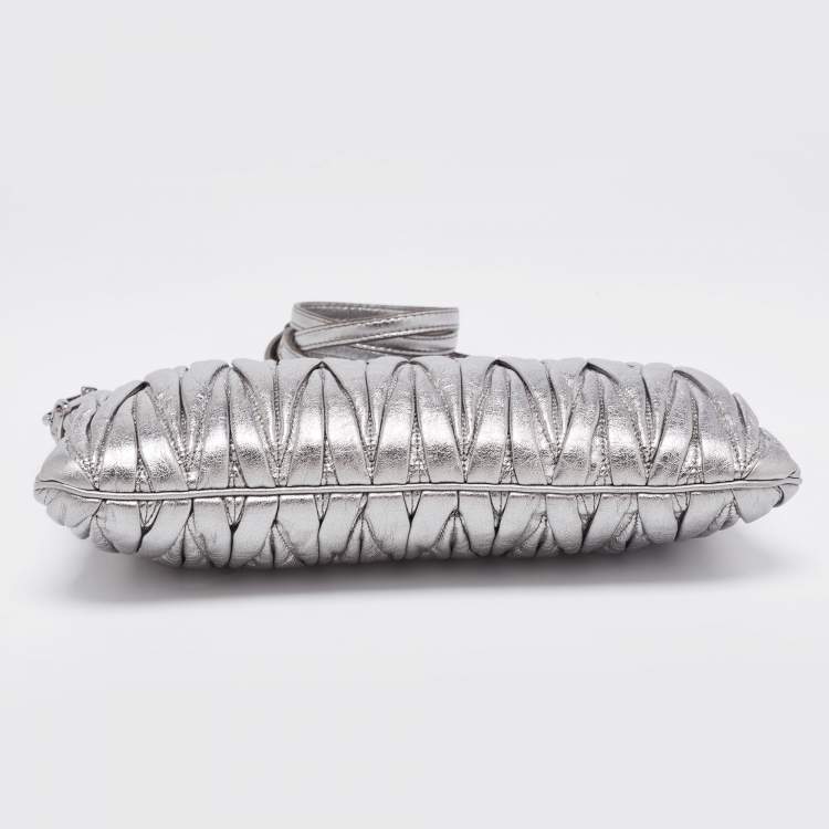 Pre Owned Miu Miu Metallic Silver Matelasse Leather Clutch