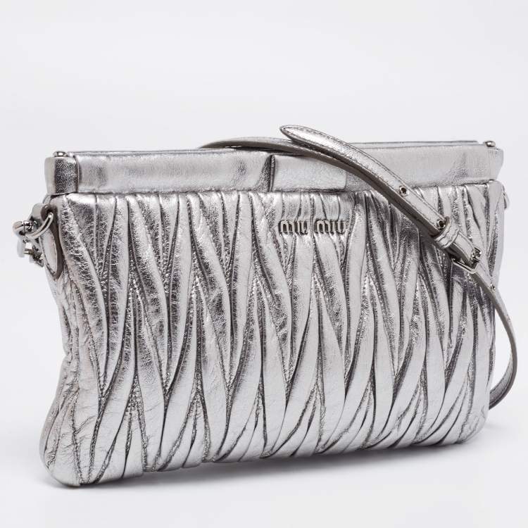 Pre Owned Miu Miu Metallic Silver Matelasse Leather Clutch