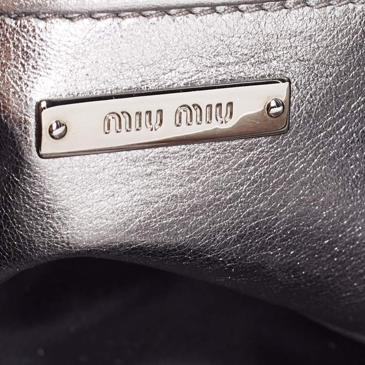 Pre Owned Miu Miu Metallic Silver Matelasse Leather Clutch