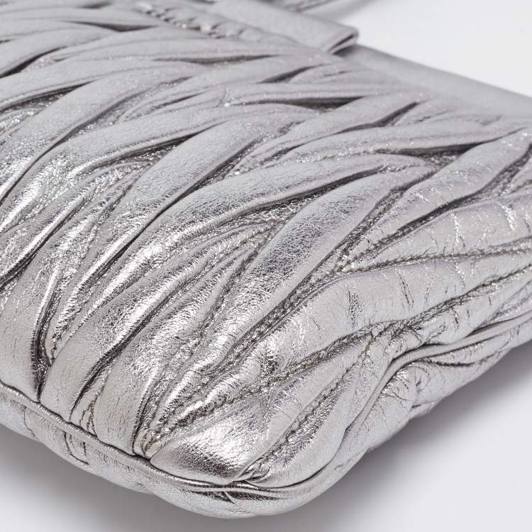 Pre Owned Miu Miu Metallic Silver Matelasse Leather Clutch
