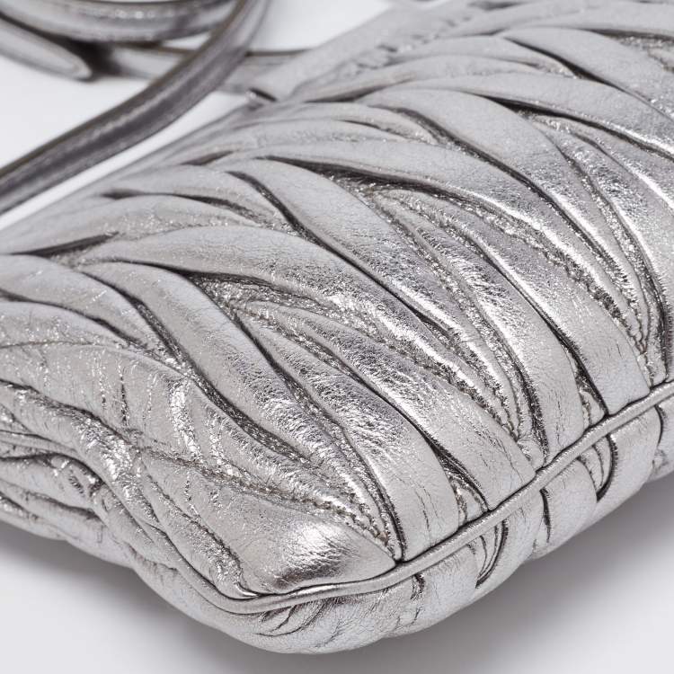 Pre Owned Miu Miu Metallic Silver Matelasse Leather Clutch