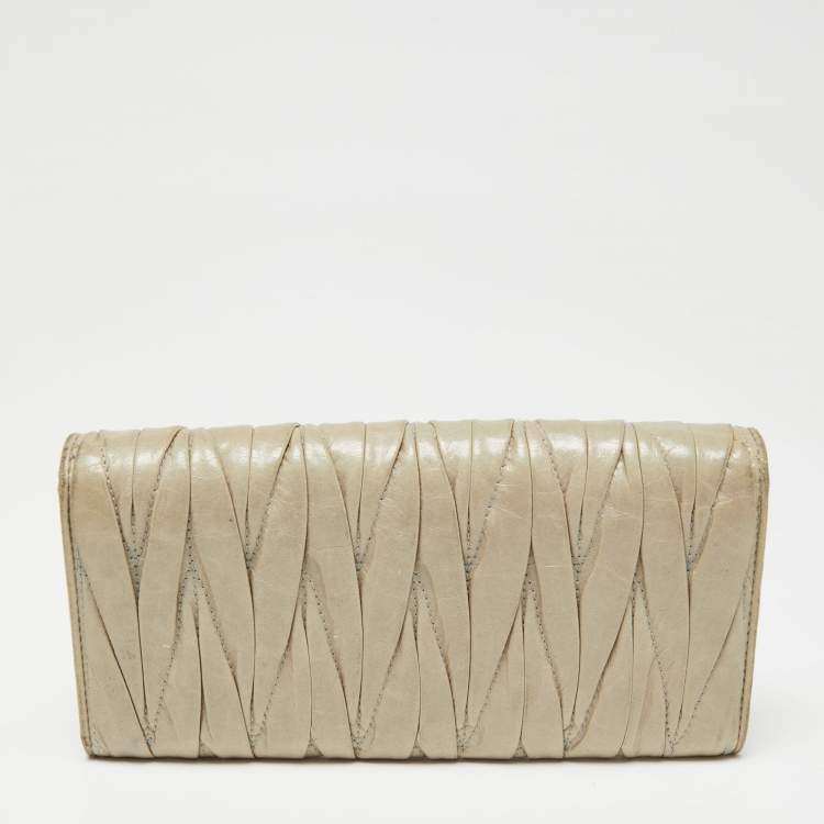 Pre Owned Miu Miu Olive Green Matelassé Leather Continental Wallet