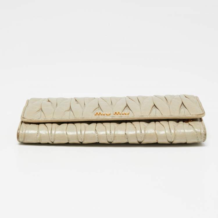Pre Owned Miu Miu Olive Green Matelassé Leather Continental Wallet