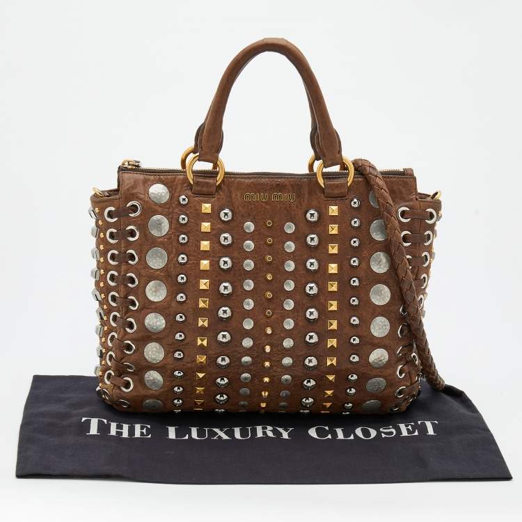 مملوكة مسبقًا Miu Miu Brown Studded Leather Monk Zip Satchel