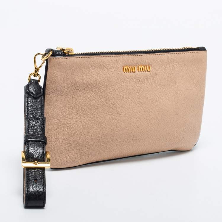 مملوكة مسبقًا Miu Miu Beige/Black Madras Leather Wristlet Clutch