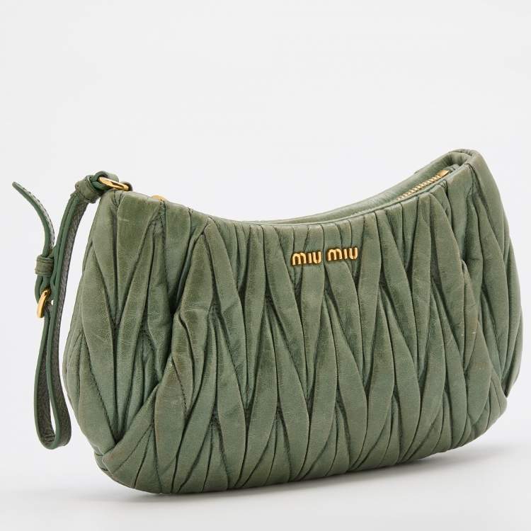 مملوكة مسبقًا Miu Miu Green Matelassé Leather Wristlet Clutch