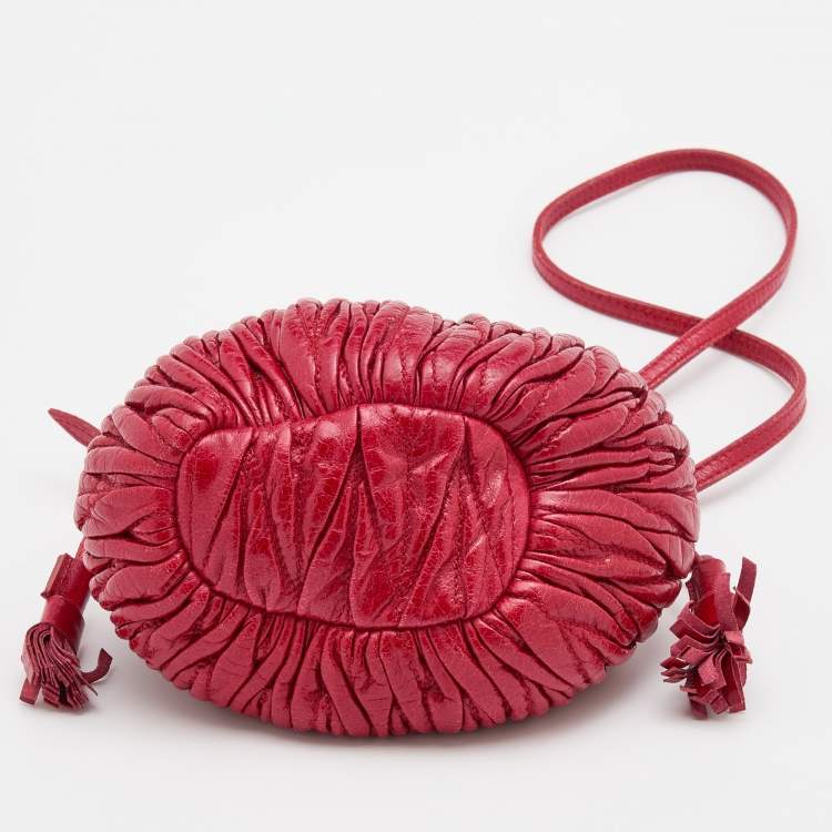 Pre Owned Miu Miu Red Leather Matelassé Bucket Bag