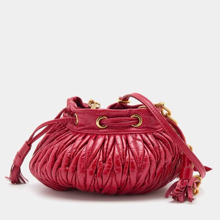 Pre Owned Miu Miu Red Leather Matelassé Bucket Bag