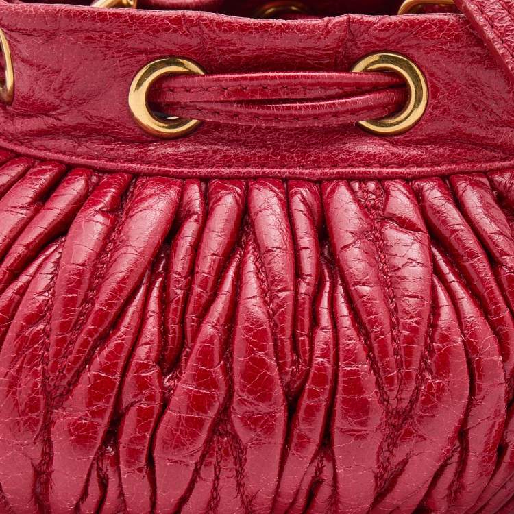 Pre Owned Miu Miu Red Leather Matelassé Bucket Bag