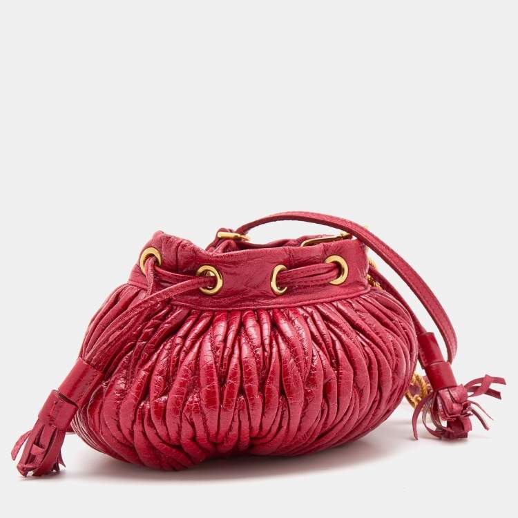 Pre Owned Miu Miu Red Leather Matelassé Bucket Bag