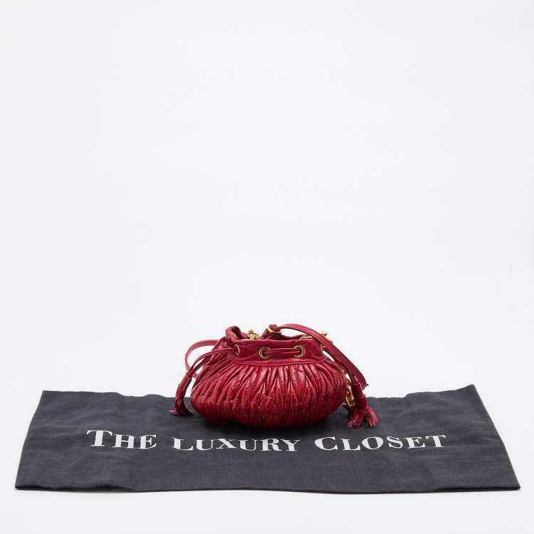 Pre Owned Miu Miu Red Leather Matelassé Bucket Bag