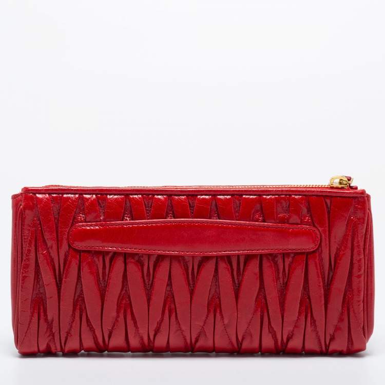 Pre Owned Miu Miu Red Matelassé Leather Zip Clutch