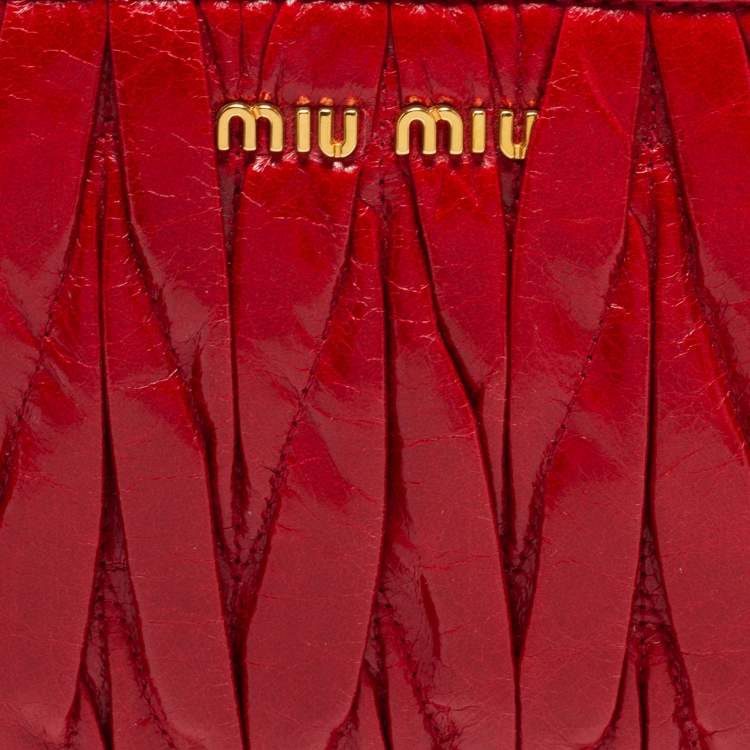 Pre Owned Miu Miu Red Matelassé Leather Zip Clutch