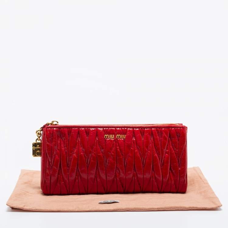 Pre Owned Miu Miu Red Matelassé Leather Zip Clutch