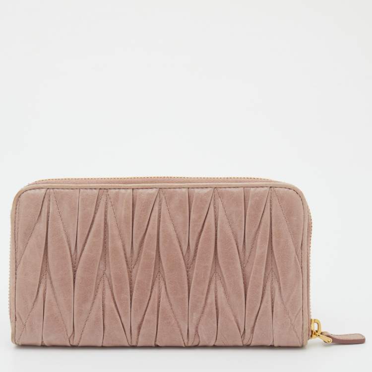Pre Owned Miu Miu Beige Matelassé Leather Zip Around Wallet