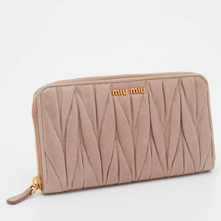 Pre Owned Miu Miu Beige Matelassé Leather Zip Around Wallet