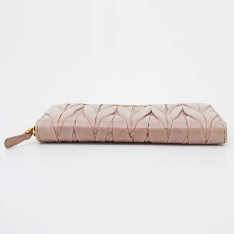 Pre Owned Miu Miu Beige Matelassé Leather Zip Around Wallet
