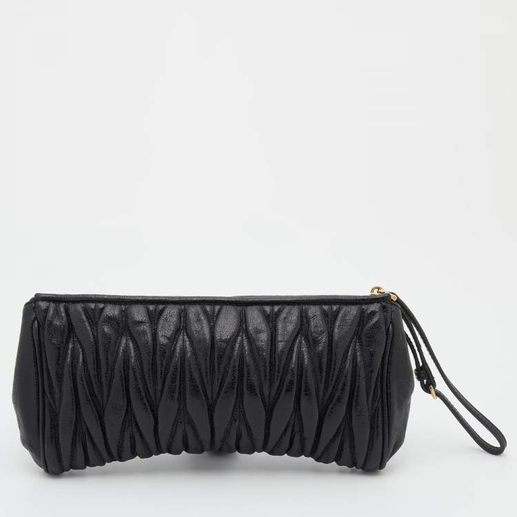 Pre Owned Miu Miu Black Matelassé Leather Top Zip Clutch 