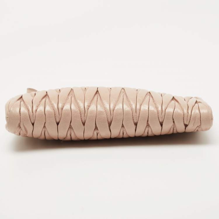 Pre Owned Miu Miu Pink Matelassé Leather Wristlet Clutch