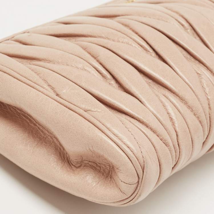 Pre Owned Miu Miu Pink Matelassé Leather Wristlet Clutch