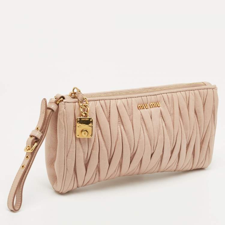 Pre Owned Miu Miu Pink Matelassé Leather Wristlet Clutch