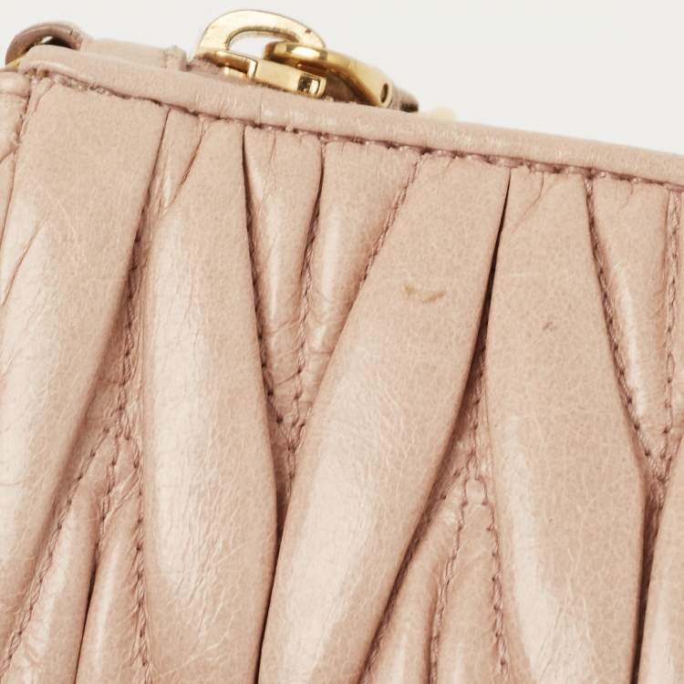 Pre Owned Miu Miu Pink Matelassé Leather Wristlet Clutch