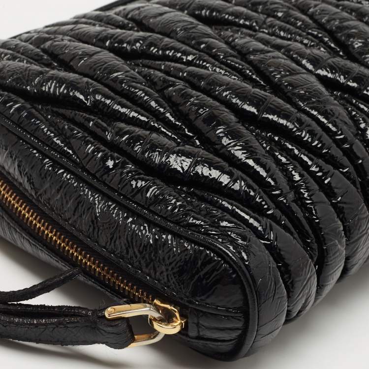 Pre Owned Miu Miu Black Matelassé Patent Leather Zip Wristlet Pouch