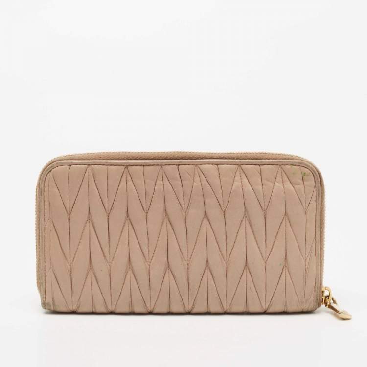 Pre Owned Miu Miu Beige Matelassé Leather Zip Around Wallet