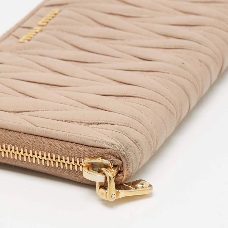 Pre Owned Miu Miu Beige Matelassé Leather Zip Around Wallet