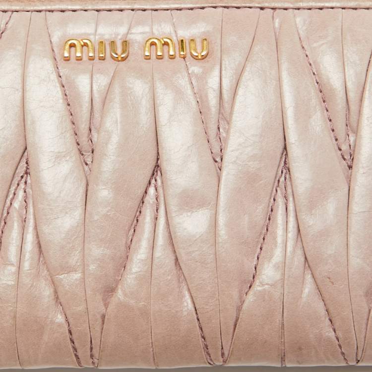Pre Owned Miu Miu Pink Matelassé Leather Zip Around Wallet