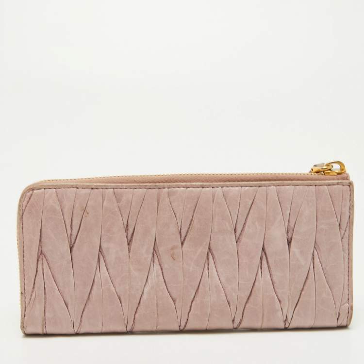 Pre Owned Miu Miu Pink Matelassé Leather Zip Around Wallet