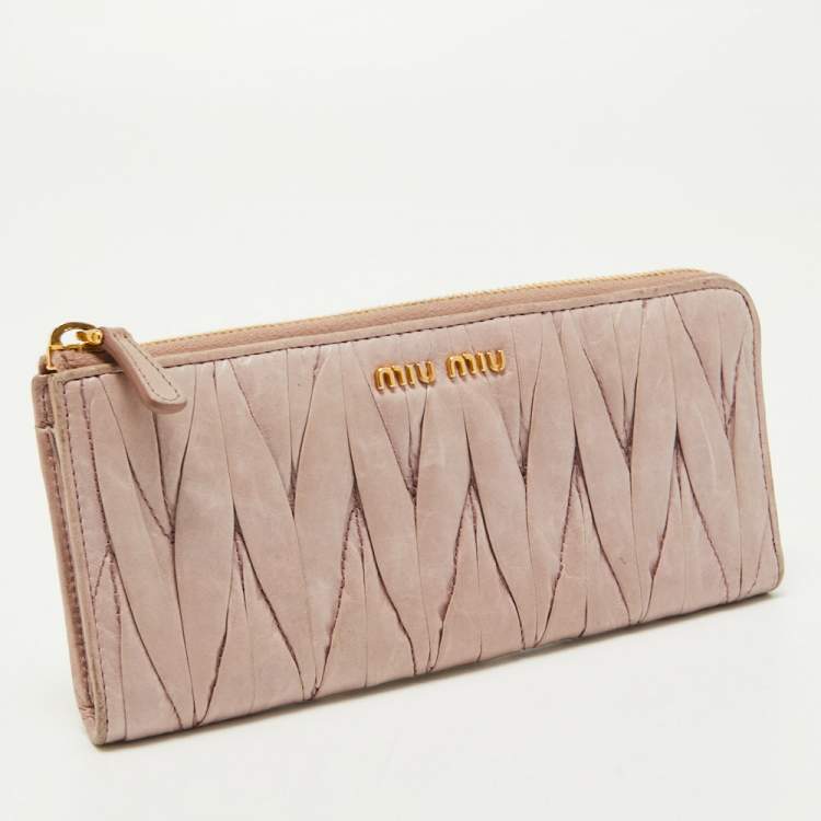 Pre Owned Miu Miu Pink Matelassé Leather Zip Around Wallet