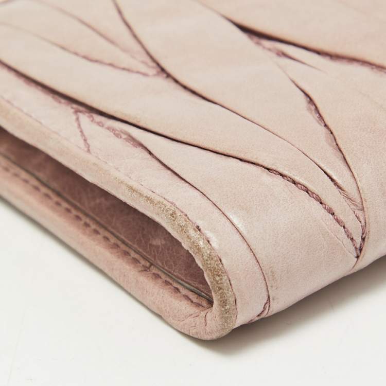 Pre Owned Miu Miu Pink Matelassé Leather Zip Around Wallet