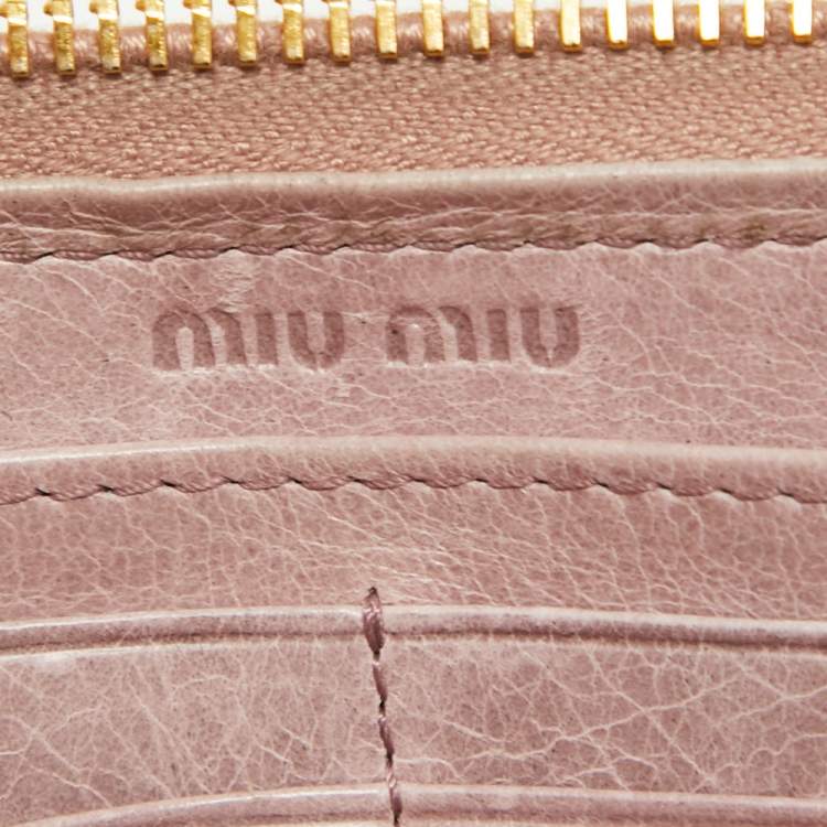 Pre Owned Miu Miu Pink Matelassé Leather Zip Around Wallet