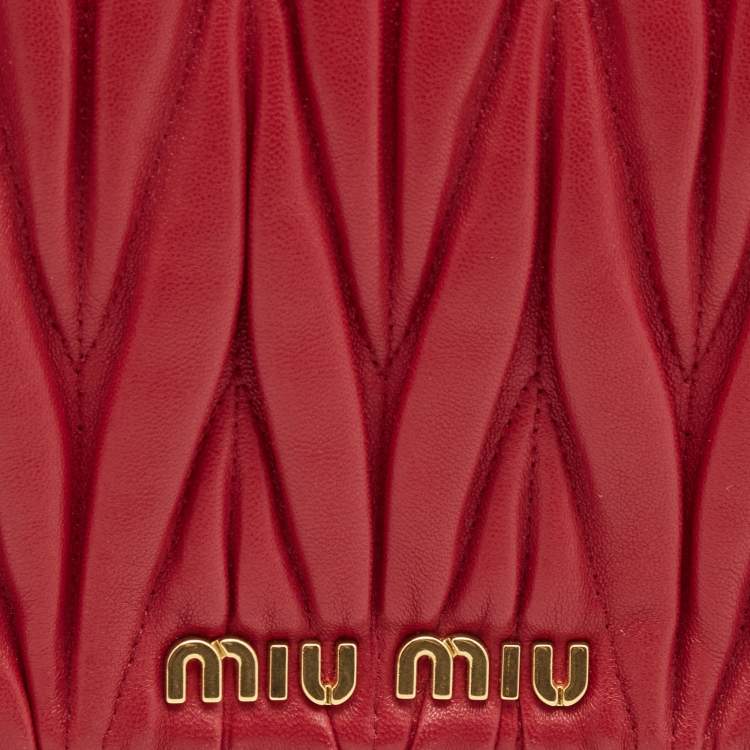 مملوكة مسبقًا Miu Miu Red Matelasse Leather Shoulder Bag