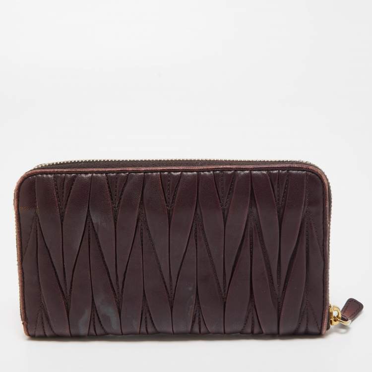 Pre Owned Miu Miu Burgundy Matelassé Leather Zip Around Wallet