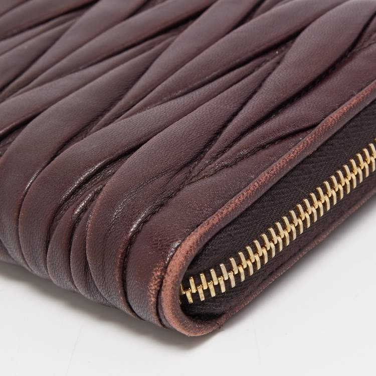 Pre Owned Miu Miu Burgundy Matelassé Leather Zip Around Wallet