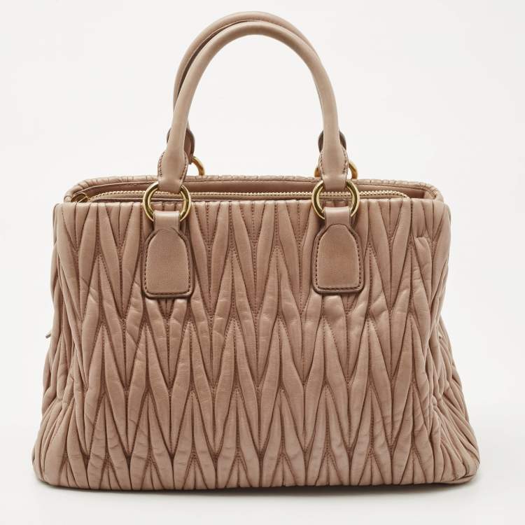 Pre Owned Miu Miu Beige Matelasse Leather Top Zip Tote