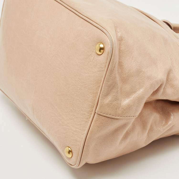 Pre Owned Miu Miu Beige Crinkled Glossy Leather Middle Zip Tote