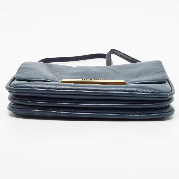 مملوكة مسبقًا Miu Miu Blue Leather Frame Chin Shoulder Bag