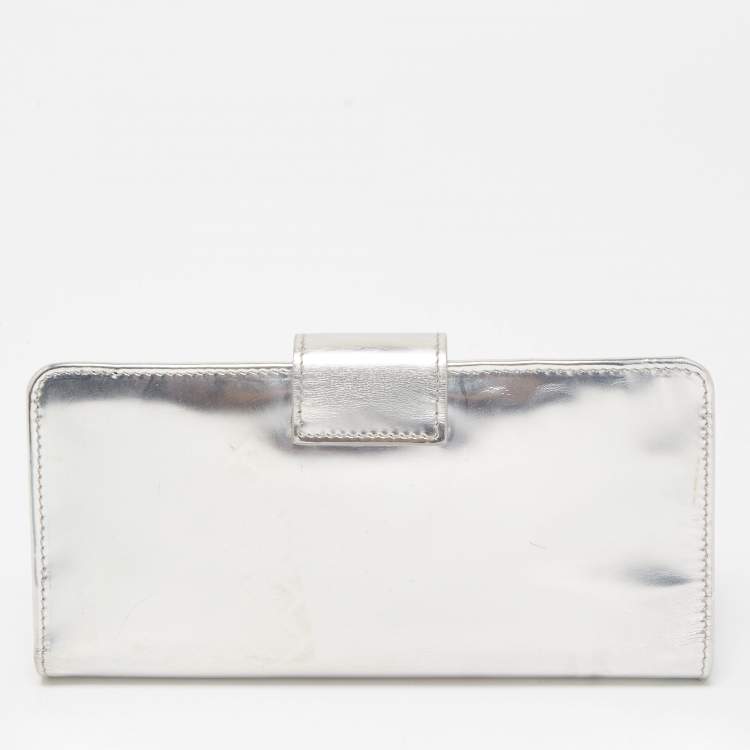 Pre Owned Miu Miu Silver Leather Pushlock Continental Wallet