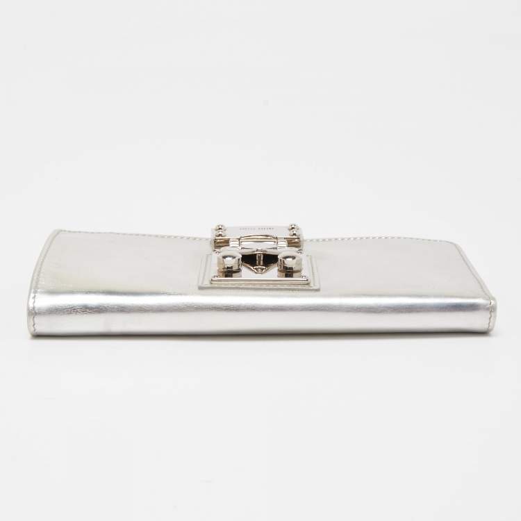 Pre Owned Miu Miu Silver Leather Pushlock Continental Wallet