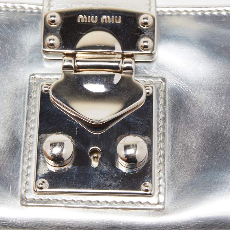Pre Owned Miu Miu Silver Leather Pushlock Continental Wallet